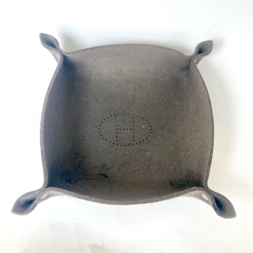 Pre-Loved Hermes Felt Mises et Relances H Evelyne Change Tray Grey